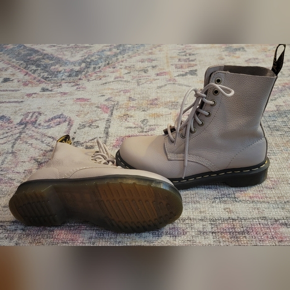 Dr. Martens Light Gray/ Greige Boots Size US 6 Youth Or WOMENS 6/7 - Picture 3 of 3
